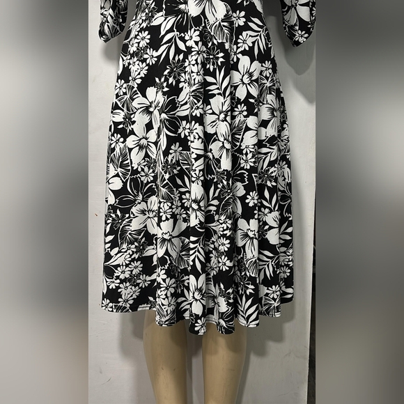 Roulette Black and White Floral Long Sleeve Dress - Picture 2 of 6
